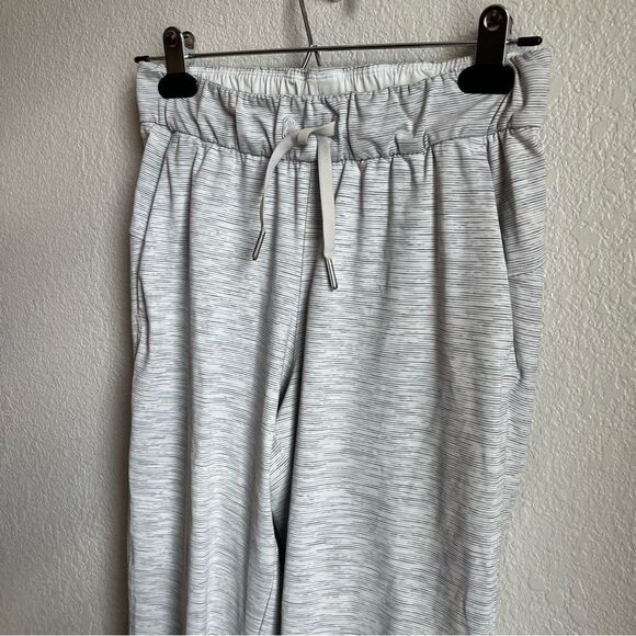 Lululemon On the Fly Jogger 28" *Luxtreme
Wee Are From Space Nimbus Battleship - Picture 6 of 9